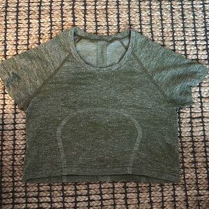Lululemon swiftly tech short sleeve shirt - crop heather Green custom top Size 6